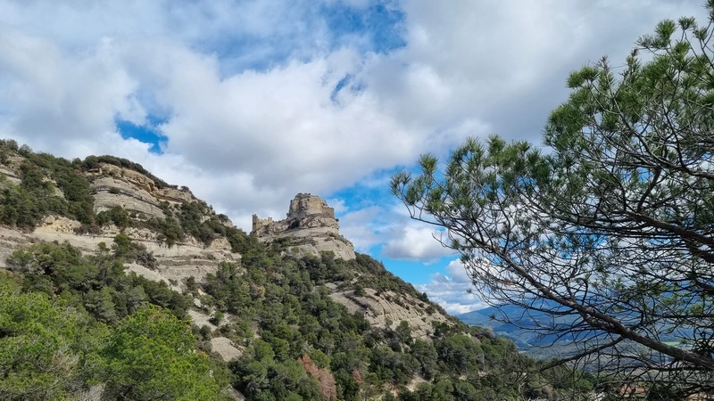 Verken het Castell de Centelles: een avontuurlijke wandelroute in Osona