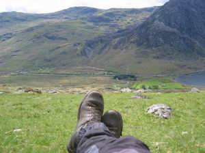 Met de rug tegen de muur...uitzicht naar Ogwen Valley