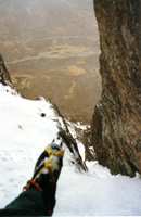 Crowberry Gully. De parkeerplaats ruim 500 meter onder ons.
