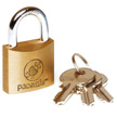 Standaard wordt de DaySafe geleverd met een stevig hangslot met 3 sleutels.