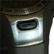 Het licht is makkelijk aan te doen (ook met handschoenen) door de grote knop onder de display.