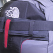 De straps van het Fly-Trap systeem functioneren tevens als zijstraps om te rugzak te comprimeren.