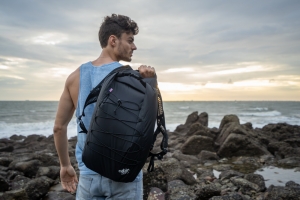 CabinZero Adventure Dry 30L rugzak houdt alles kurkdroog, onder alle weersomstandigheden