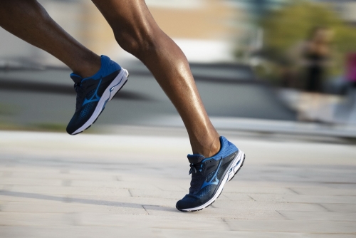 Mizuno introduceert lichtgewicht hardloopschoen Wave Rider 23