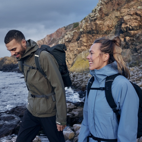 Geniet van regenachtige dagen dit voorjaar met Fjallraven's PFC-vrije regenkleding