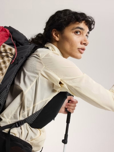 Nieuwe Arc'teryx lichtgewicht windjacks combineren uv-bescherming met ventilatie