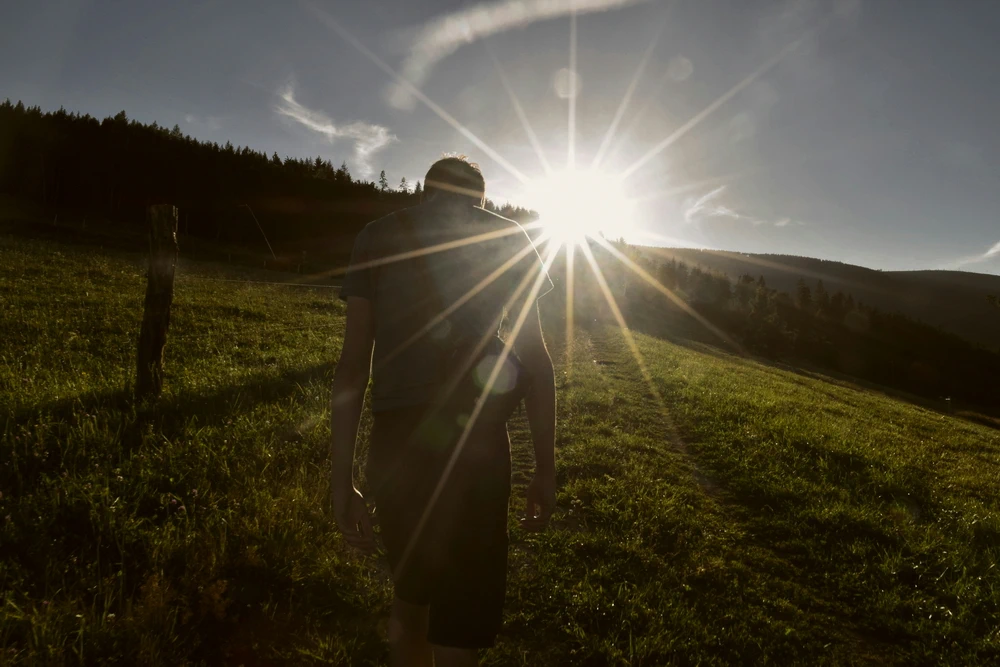 Wandelen tijdens een hittegolf: zo pak je een warme dagtocht slim aan